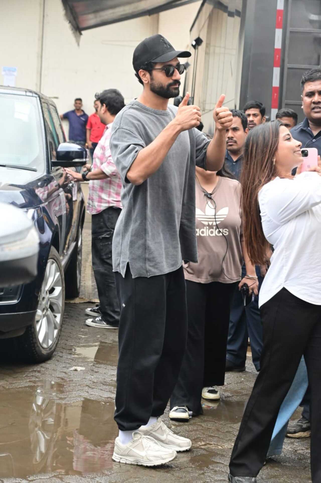 Later in the day, Vicky was spotted in a casual fit, making an uber cool fashion statement. He posed for quick selfies with fans before leaving